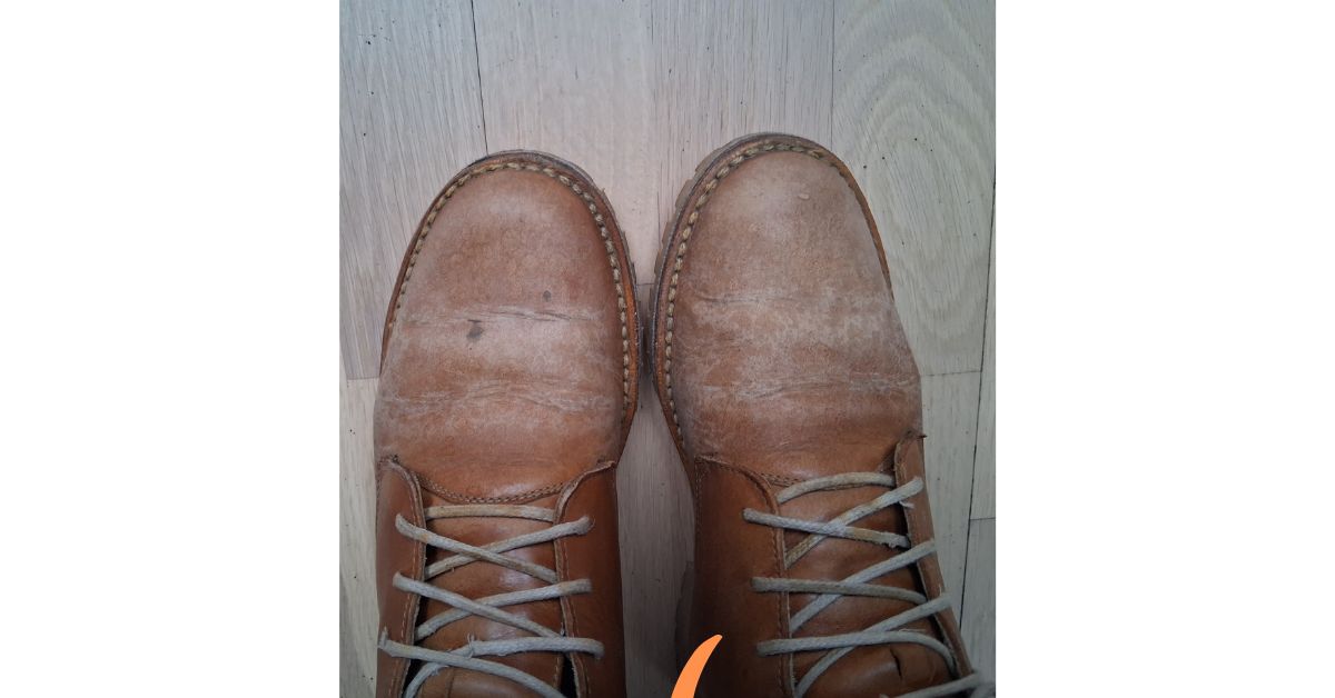 Hnědé kožené boty oprava krém shoe cream 127 mango